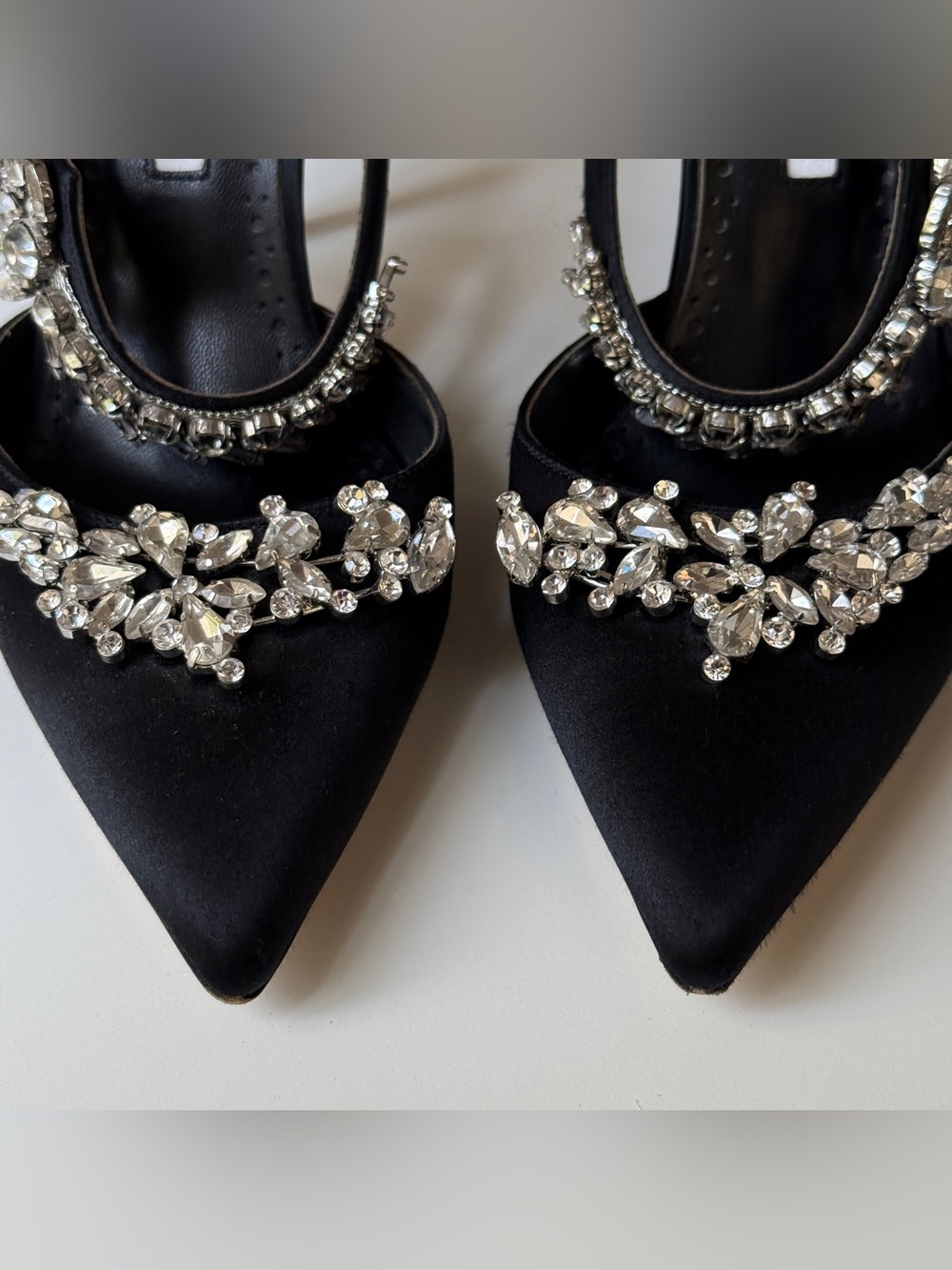 Manolo Blahnik Lurum 90mm Embellished Satin Mules – Size 39 - Picture 4 of 6